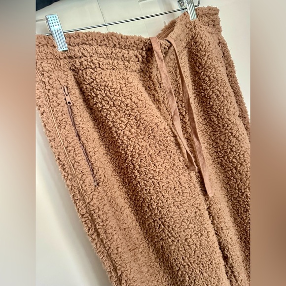 šš SKIMS ⨠Teddy TrackĀ Pants Sherpa āØTigers Eyeā
⨠WideāLeg ⨠Large ⨠NWT!! - Picture 5 of 17